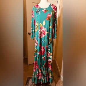 Zadie B’s Floral knit dress with pockets. Size M Fits B:37-39 Hips Free. L:49